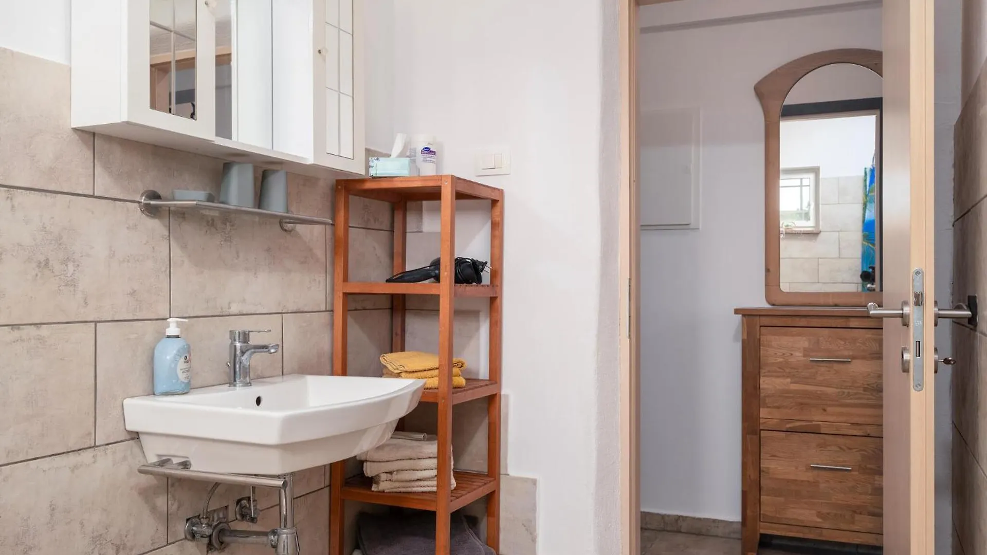 Vakantiehuis Gorgeous Home In Koromacno With Wifi